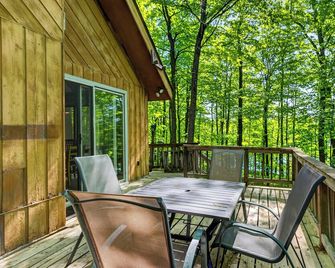 Pine Lake Lodge - Serene Lakeside Retreat on Private Lake – Shell Lake Escape - Shell Lake - Balcony