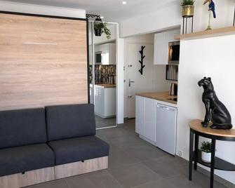 Appartement vue mer et port, refait a neuf pour vous ! Climatisé - La Grande-Motte - Salon