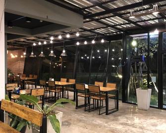 Ban Lek Tee 7 - Sawang Arom - Restaurante