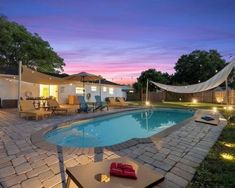 Green Oasis - Heated Pool, Mini-Golf, Ping Pong, 13 min Beach - Seminole - Zwembad