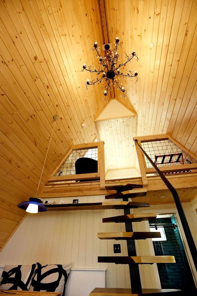 Eco-Friendly Solar Powered A-Frame Treehouse with Hot Tub and Private Dock on Littlefield Pond, near Wells, Maine - Sanford - Escaleras
