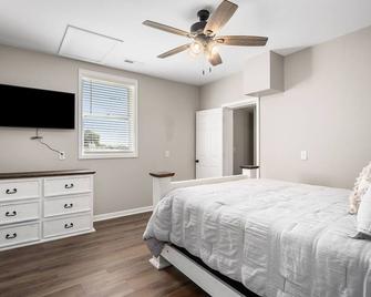 Small cottage style house close to local entertainment. - McMinnville - Habitación