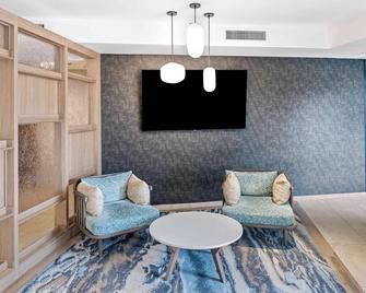 Fairfield by Marriott Inn & Suites San Diego Pacific Beach - San Diego - Living room