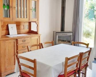 Air-conditioned single-storey house on 900 m2 of land in a village in southern Ardèche - Bessas - Comedor