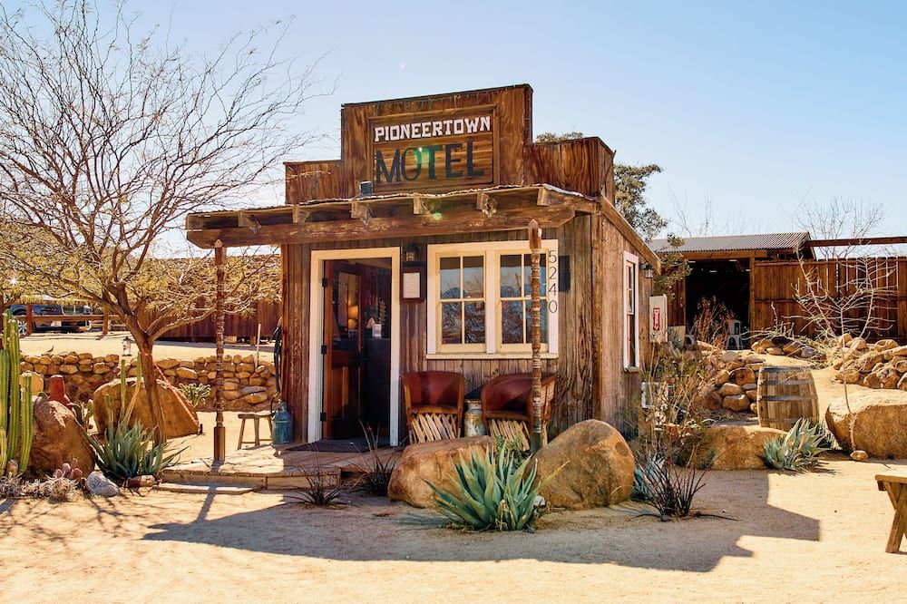 بايونير تاون موتل