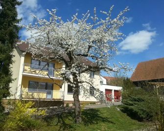 Ferienwohnung & Gästezimmer Rixner - Hilpoltstein - Buiten zicht
