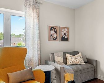 Downtown 1 Bdr Suite W/ King Bed - Moncton - Salon