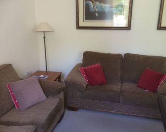 Highland Home : Moat house 1 An individual house your gateway to the Highlands - Fort Augustus - Living room