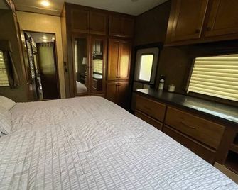 Charming rental in Rocky Top, TN-walking distance to Norris lake and marina! - Rocky Top - Habitación