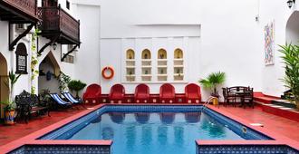 三角帆船宮殿酒店 - 桑吉巴城 - 桑給巴爾 - 游泳池