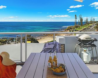 Grand Palais Boolarong Beachside Apartments - Alexandra Headland - Balcony
