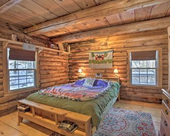 Cabin Private Hot Tub, Walk to Pats Peak Ski Area - Henniker - Habitación