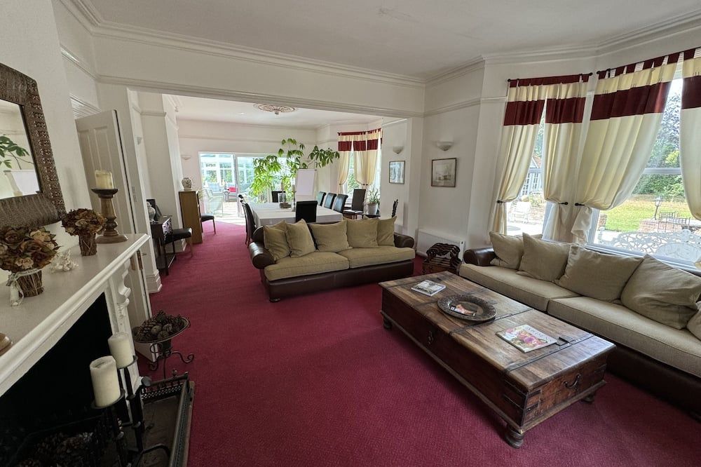 Hookwood Lodge London Gatwick - הורלי - סלון