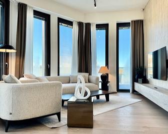 Voya Residence Zenit Royal - Luxury Apart Hotel Rooftop Views & Concierge - Luxembourg - Living room
