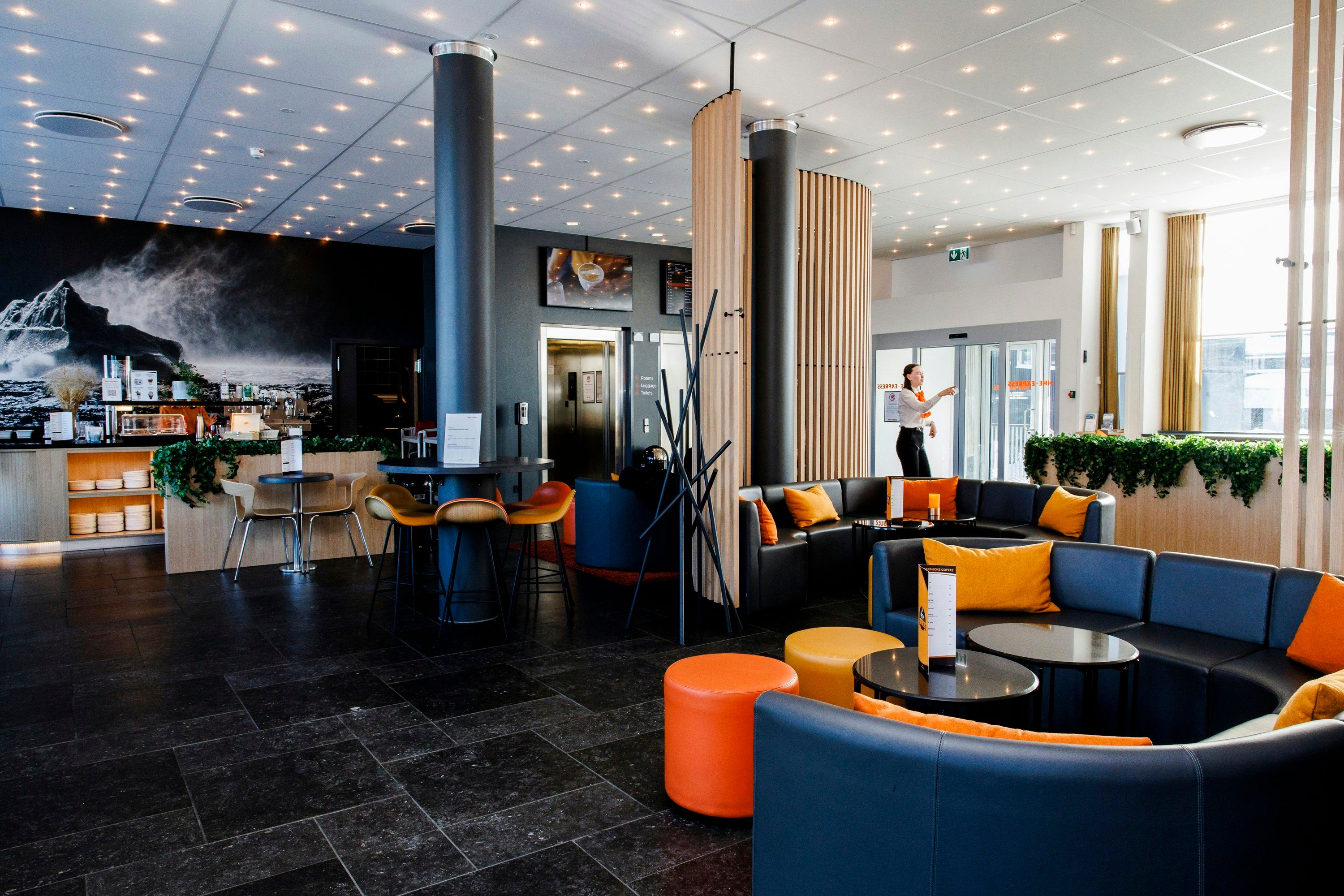 Hhe Express - נואוק - טרקלין