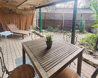 2 Bedroom Beautiful Home In Hérépian - Hérépian - Innenhof