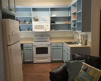 Backyard Cottage - Lafayette - Kitchen