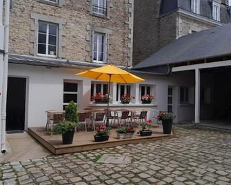 Hôtel Océan Dinan - Dinan - Patio