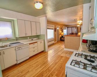 Charming Home In the Heart of Downtown Philipsburg - Philipsburg - Cocina