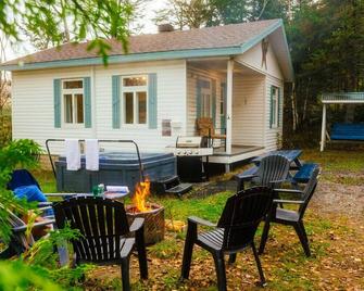 Le refuge entre 2 Monts - spa, bqq & peace! - Saint-Tite-des-Caps - Patio