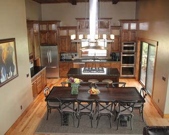 (10% weekly discount) - Riverfront Home On Snake River - near Yellowstone - Ashton - Comedor