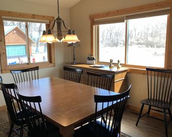 Beautiful Home on the Big Horn River - Hardin - Comedor