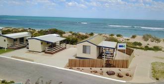 Sunset Beach Holiday Park - Geraldton - Building