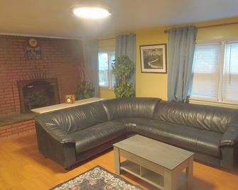 Private 1-bedroom apartment in beautiful town of Centerport. Great amenities! - Centerport - Sala de estar