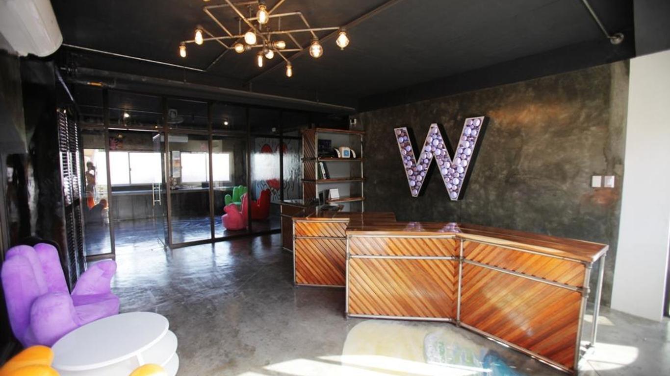 دبليو هوستل بوراكاي