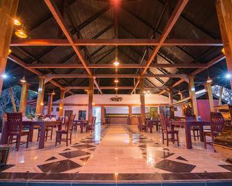 Royal Airstrip Hotel By Phyu Zin Group Of Hotels - Heho - Lounge