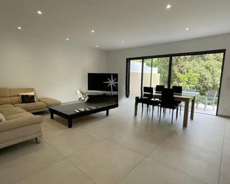 Villa Chêne with swimming pool absolute calm near the beach of the tortoise - Saint-Raphaël - Living room
