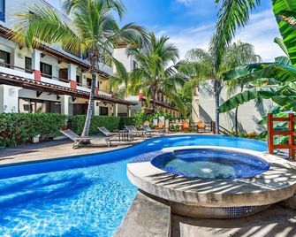 Modern Split-Level 2-Bedroom Condo With - Sardinal - Piscina