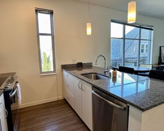 Brady St Oasis - Walkable & Quiet Neighborhood + Private Balcony - Sleeps 5 - 密爾沃基 - 廚房