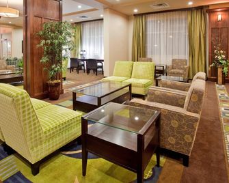Holiday Inn & Suites Kamloops By IHG - קאמלופס - טרקלין