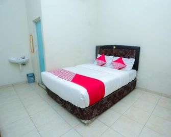 OYO 2692 Penginapan Mba Ros - Banjarbaru - Schlafzimmer