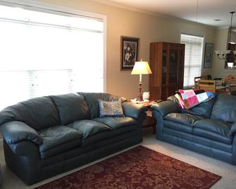 Waterfront Condo 3br/3ba- Lake Marion, Ballards Point II, Santee, Sc - Santee - Wohnzimmer
