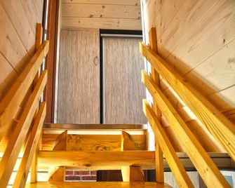 Peaceful Retreat by the Lake - Świebodzin - Stairs