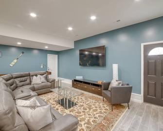 Lakefront Jackson Vacation Rental w/ Shared Yard - Jackson - Living room