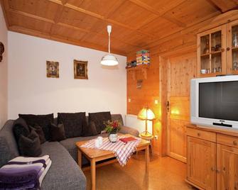Spacious apartment near the ski area - Steingaden - Living room