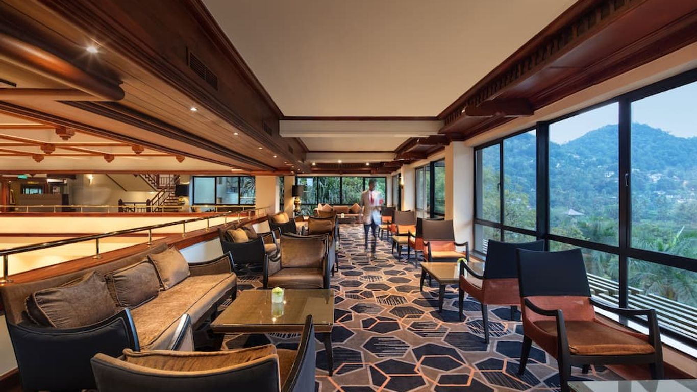 Earl's Regency Hotel