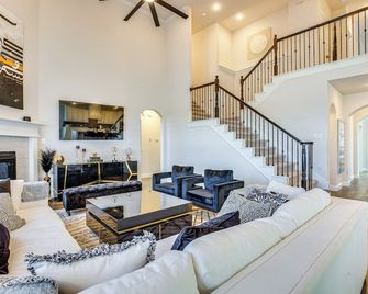 6 Mi to Lake Lewisville: Chic Retreat in Frisco! - Frisco - Sala de estar