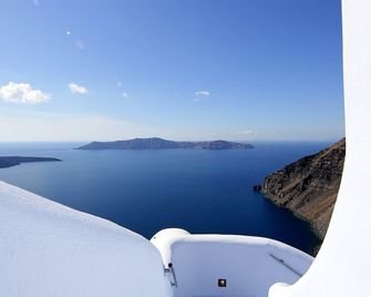 Ikastikies Suites - Thera - Outdoor view
