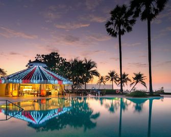 Novotel Rayong Rim Pae Resort - Rayong - Pool