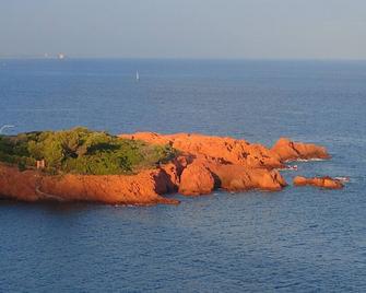 Villa In Peace Between Sea And Mountain - Bagnols-en-Forêt - Outdoors view