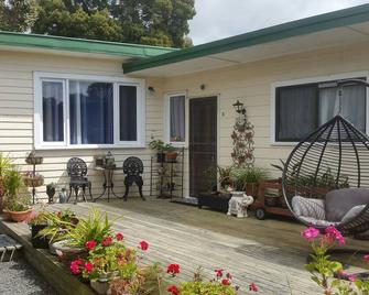 Independent holiday unit - Bicheno - Patio