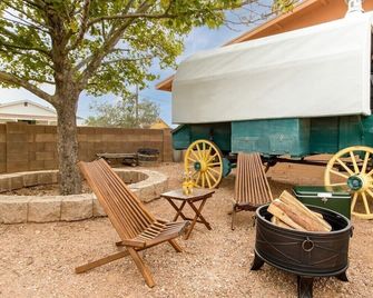 Cozy 1880 Sheepherders Wagon in Tombstone! - Tombstone - Patio