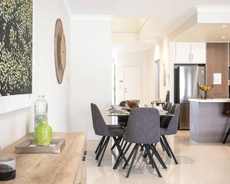 Christies Beach Exclusive Townhouse II - 크리스티스 비치 - 다이닝룸