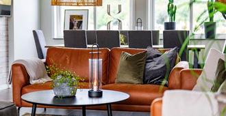Halmstad Golfarena Hotell - Halmstad - Living room