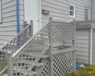 Bachelor, Centrally located - Stephenville