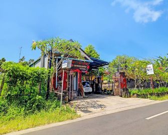 Hotel O Sekar Jagat Near Pantai Baluk Rening - Negara - Vista del exterior